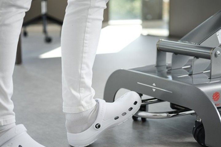 Novak M Untersuchungsliege »S4« | elektrische Höhenverstellung, 4-teilig, 75 cm Liegenbreite 