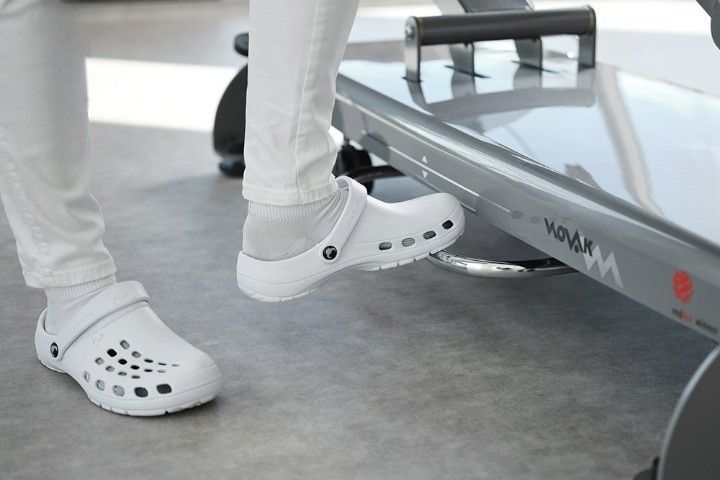 Novak M Untersuchungsliege »SXL« | elektrische Höhenverstellung, langes Rückenteil, 65 cm Liegenbreite