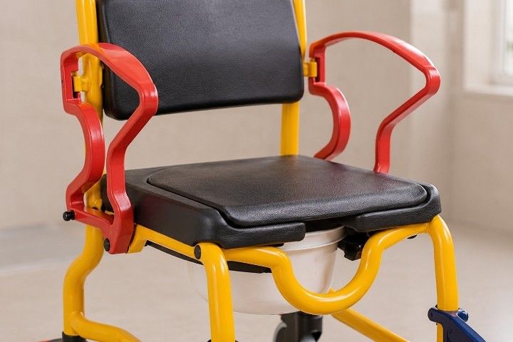 Rebotec Dusch- und Toilettenrollstuhl Augsburg 4 Zoll für Kinder