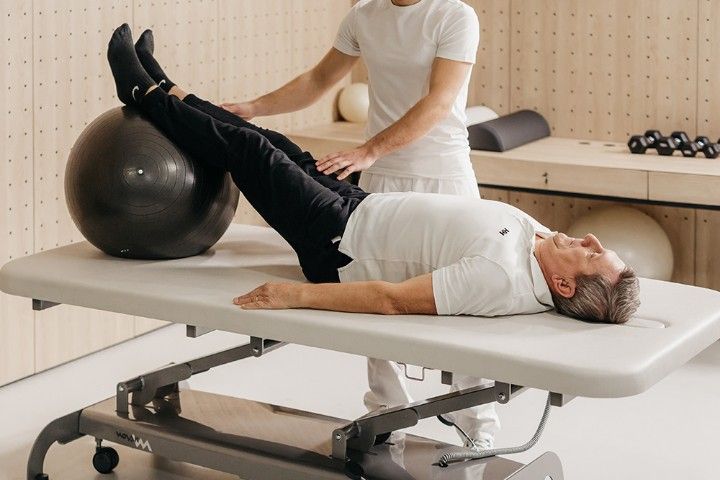 Novak M Bobathliege »S2« | elektrische Höhenverstellung, 2-tlg. Liegefläche