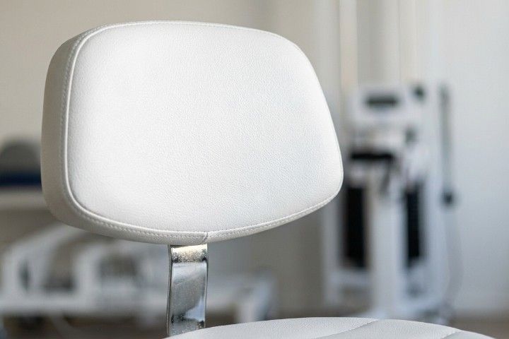 Lemi Arbeitshocker »021/S« extra hoch mit Rückenlehne und Fußring