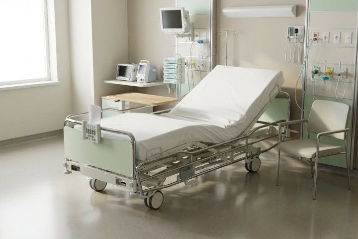 Krankenhausbett ScanAfia »X ICU E-480« mit Gestell in Reinweiß (RAL 9010)