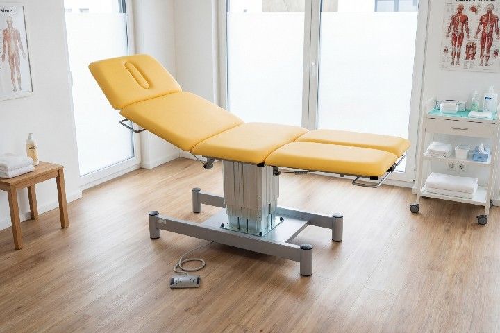 Behandlungsliege /5-tlg. zentrale Hubsäule