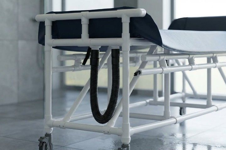 Duschliege mit gepolsterter Wanne