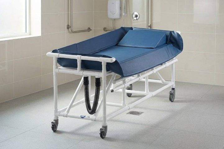 Duschliege XL mit gepolsterter Wanne