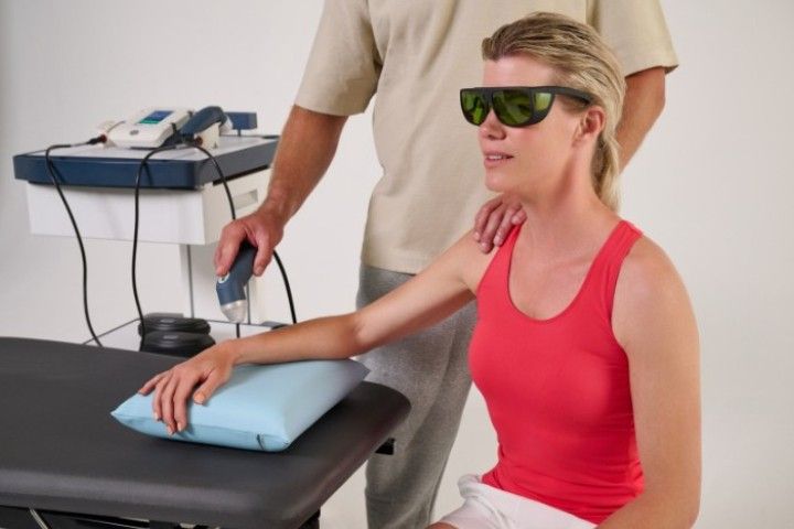 Enraf Nonius Lasertherapiegerät »Endolaser 120« mit einem Sondenhalter