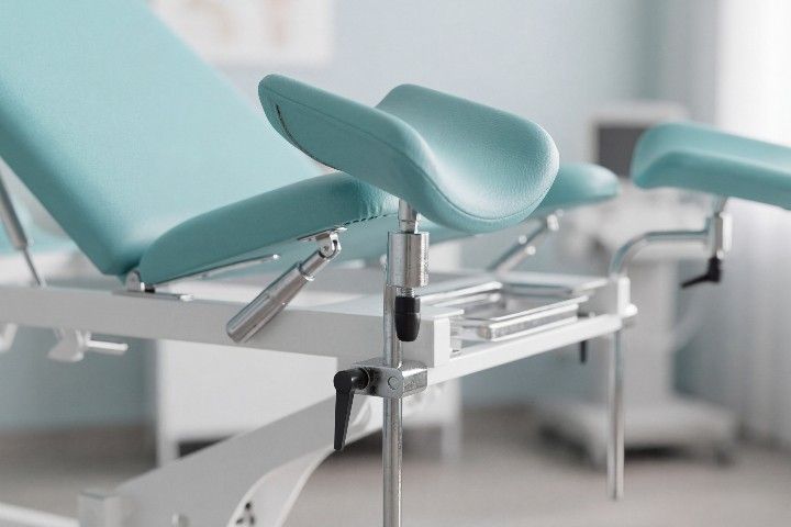 Ecopostural Gynäkologenstuhl modern »diverse« mit neigbarem Sitzteil