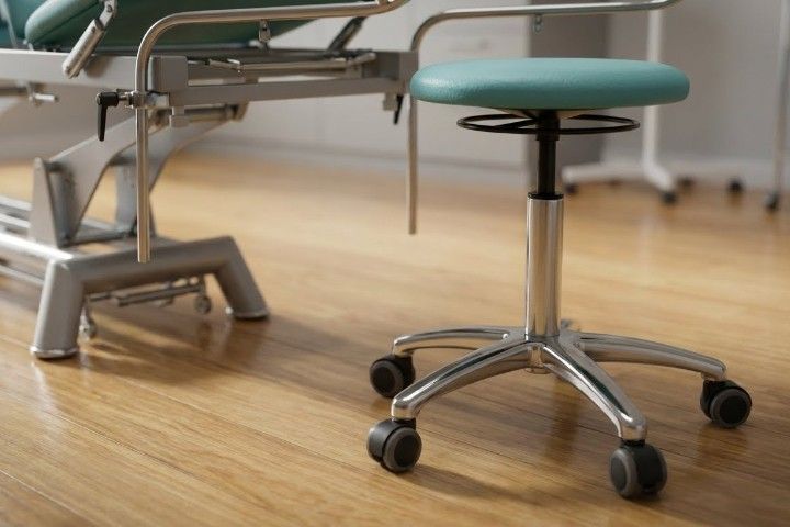 Ecopostural Gynäkologischer Stuhl »M47/67« + Gratis Rollhocker