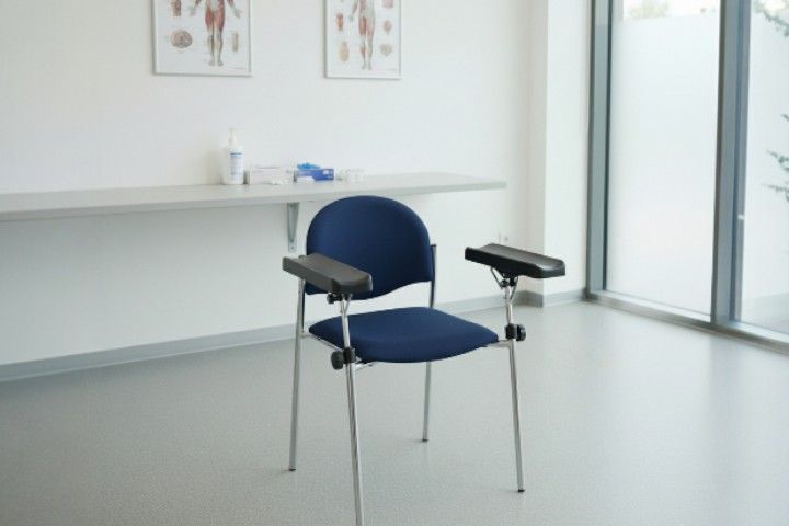 Blutabnahmestuhl mit schmaler Sitzbreite | Modell HAEMO-LINEA Vario Ecco