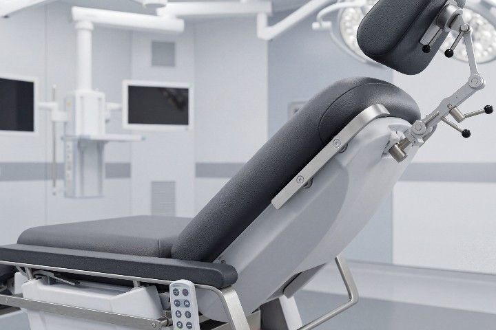 Mobile OP-Liege »Multiline Next AC+« und Multifunktionsstuhl