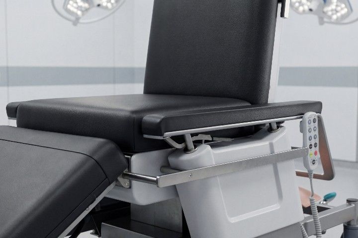 Mobile OP-Liege »Multiline Next AC+« und Multifunktionsstuhl