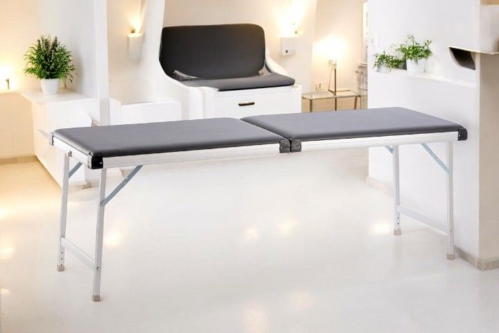 Koffer-Klappliege, Pflegeliege Menschen mit Behinderungen, DIN 18040 barrierefrei