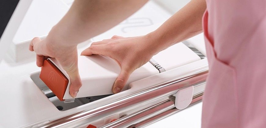Novak M Patienten Transportliege, Stretcher »X2« | 4-tlg., elektrische Höhenverstellung, Seitengitter