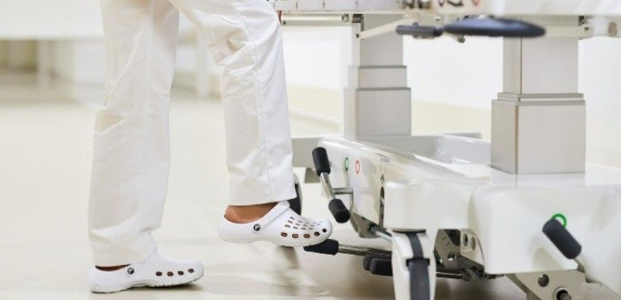 Novak M Patienten Transportliege, Stretcher »X2« | 4-tlg., hydraulische Höhenverstellung, Seitengitter