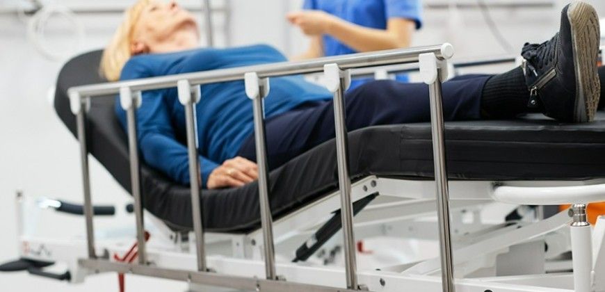 Novak M Patienten Transportliege, Stretcher »X2« | 4-tlg., hydraulische Höhenverstellung, Seitengitter