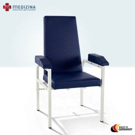 Abb. zeigt Adipositas Blutentnahmestuhl HAEMO-STAT Cuneo als Variante XL mit Keilkissen Armlehnen.