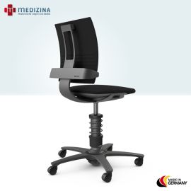 Abb. zeigt den Aeris Bürostuhl »3Dee« mit Gabriel Select in Schwarz, pulverbeschichtetem Aluminiumfußring, schwarzem Gestell- und Feder, verstellbarer Lordosenstütze und höhenverstellbarer Federbeinart Standard.