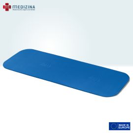 Abb. zeigt die AIREX® Gymnastikmatte »Coronella 185« in Blau mit abgerundeten Ecken und rutschfester Oberfläche. Ausgestattet mit geschlossenzelliger Schaumstruktur, isolierende Eigenschaften und hygienische, antibakterielle Materialqualität.