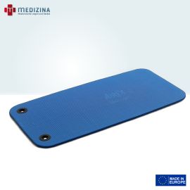 Abb. zeigt die AIREX® Gymnastikmatte »Coronella 120« mit Ösen in Blau. Ausgestattet mit rutschfester Oberfläche, abgerundeten Ecken und zwei stabilen Aufhängeösen für platzsparende Aufbewahrung.