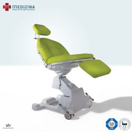 Abb. zeigt den Lemi Behandlungsstuhl »Dentamed Move« mit ophthalmologischem Kopfteil, nahtloser „Easy-to-clean“-Matratze und MOVE-Untergestell mit integrierten Rädern. Ausgestattet mit vier Elektromotoren sowie Normschienen am Rückenteil und Sitzteil.