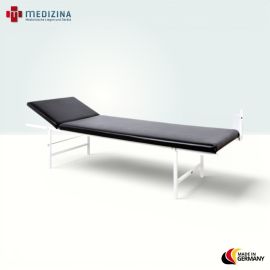 Abb. zeigt Wandklapp-Ruheraumliege Söhngen - Waagerecht, Kopfteil verstellbar.