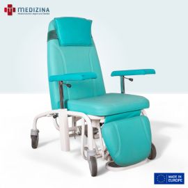 Abb. zeigt Patiententransportstuhl »TUNAS« mit Armauflagen, Hebel zur Höhenverstellung und Kopfkissen (optional).