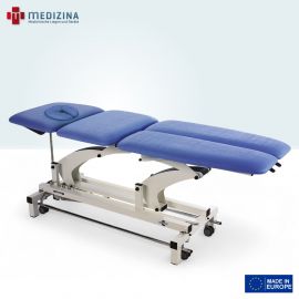 Abb. zeigt die Lymphdrainage-Liege »Sinthesi Split Lux« mit 4-tlg. Liegefläche inkl. Gesichtsausschnitt, geteiltem Beinteil und zentralem Rollensystem. Ausgestattet mit elektrischer Höhenverstellung per Rundumschaltung und Kopfteilverstellung.